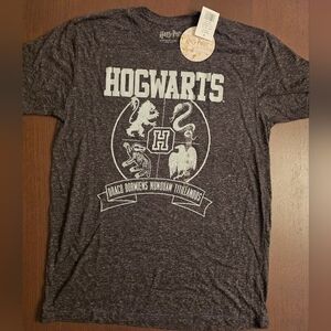 Warner Bros. Hogwarts Crest Graphic Tee in Heather Black Size Large NWT